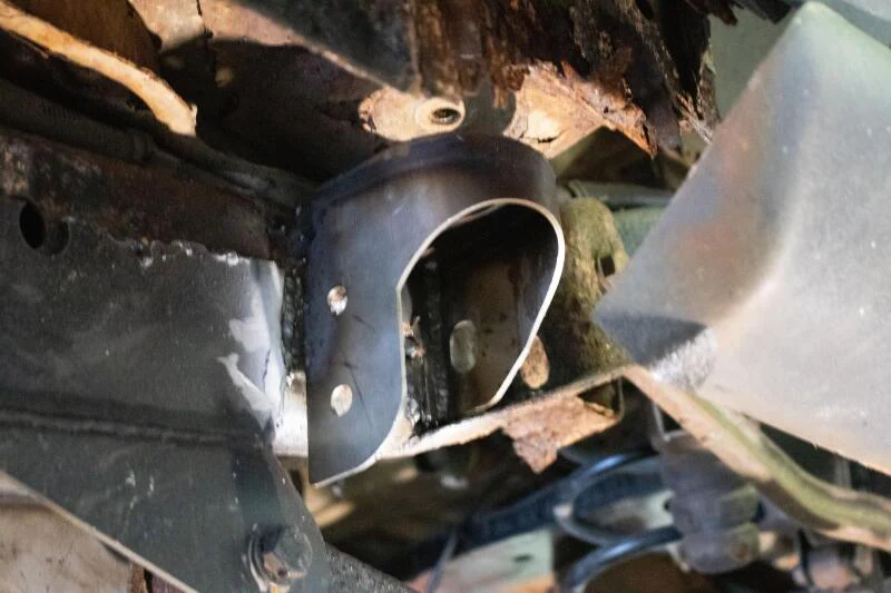 Rust Buster Avalanche/Suburban/Yukon Center Rear Body Frame Mount - Image 4