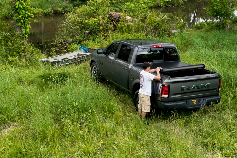 Truxedo 2019 GMC Sierra 1500 & Chevrolet Silverado 1500 (New Body) 6ft 6in Deuce Bed Cover - Image 13
