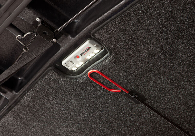 UnderCover 2025 Ram 1500 5ft 7in Short Bed Elite LX Bed Cover - PXJ - Diamond Black Crystal Pearl - Image 7