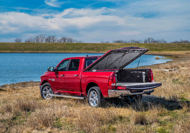 UnderCover 2025 Ram 1500 5ft 7in Short Bed Elite LX Bed Cover - PXJ - Diamond Black Crystal Pearl - Image 8